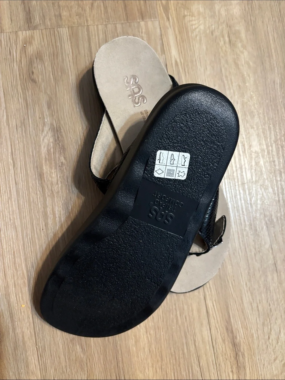 SAS Black T-Strap Thong Sandals with Buckle Accents Size 8-1/2